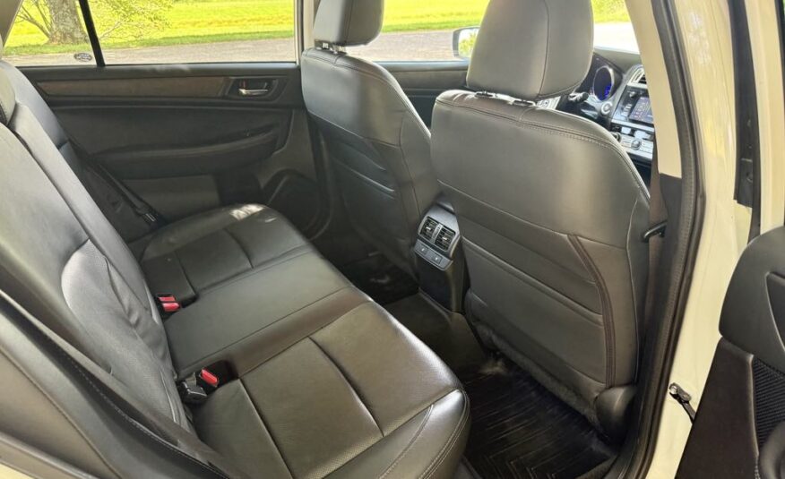 2016 Subaru Outback 3.6r Limited  <a href='http://www.carfax.com/VehicleHistory/p/Report.cfx?partner=DVW_1&vin=4S4BSENC5G3288153'><img src='http://www.carfaxonline.com/assets/subscriber/carfax_free_button.gif' width='120' height='49' border='0'></a>