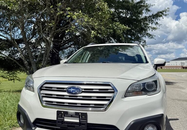 2016 Subaru Outback 3.6r Limited  <a href='http://www.carfax.com/VehicleHistory/p/Report.cfx?partner=DVW_1&vin=4S4BSENC5G3288153'><img src='http://www.carfaxonline.com/assets/subscriber/carfax_free_button.gif' width='120' height='49' border='0'></a>
