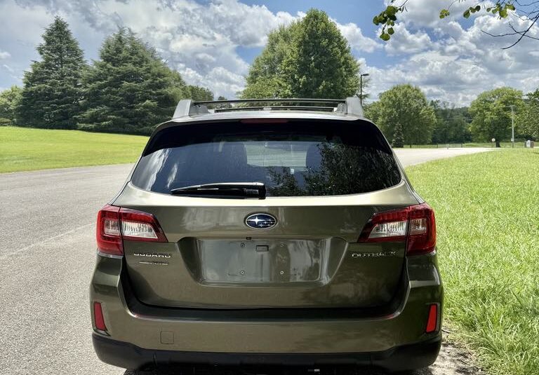 2015 Subaru Outback 2.5i Limited      <a href='http://www.carfax.com/VehicleHistory/p/Report.cfx?partner=DVW_1&vin=4S4BSBNC9F3286306'><img src='http://www.carfaxonline.com/assets/subscriber/carfax_free_button.gif' width='120' height='49' border='0'></a>