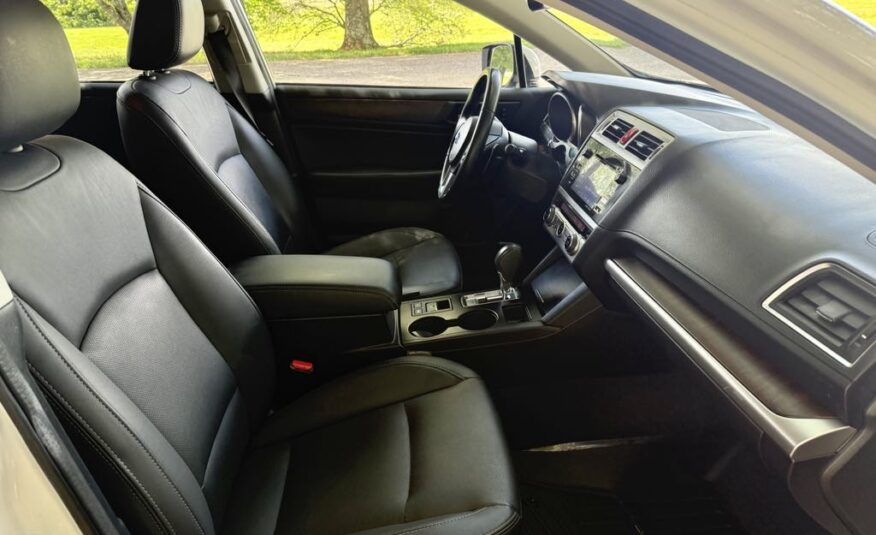 2016 Subaru Outback 3.6r Limited  <a href='http://www.carfax.com/VehicleHistory/p/Report.cfx?partner=DVW_1&vin=4S4BSENC5G3288153'><img src='http://www.carfaxonline.com/assets/subscriber/carfax_free_button.gif' width='120' height='49' border='0'></a>