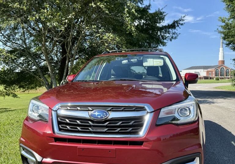 2017 Subaru Forester 2.5i Touring   <a href='http://www.carfax.com/VehicleHistory/p/Report.cfx?partner=DVW_1&vin=JF2SJAWC2HH555902'><img src='http://www.carfaxonline.com/assets/subscriber/carfax_free_button.gif' width='120' height='49' border='0'></a>