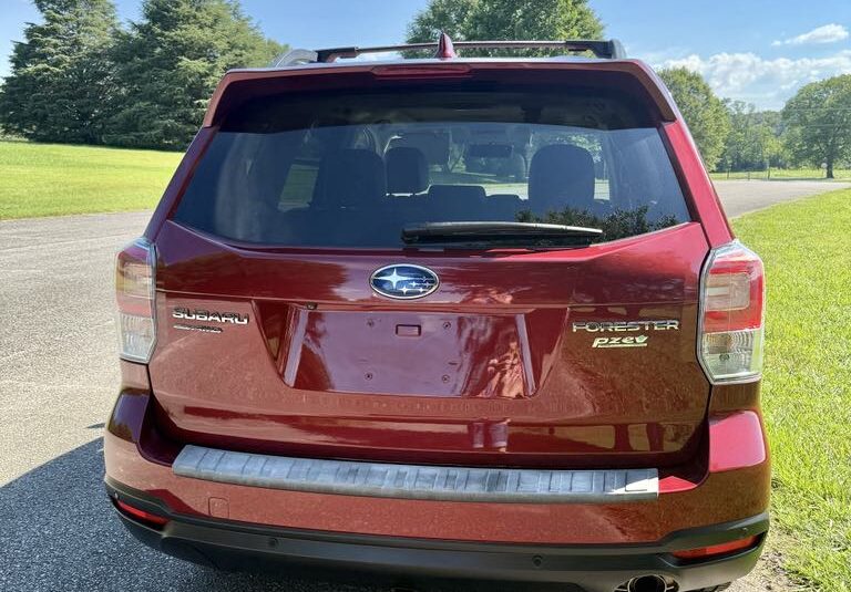 2017 Subaru Forester 2.5i Touring   <a href='http://www.carfax.com/VehicleHistory/p/Report.cfx?partner=DVW_1&vin=JF2SJAWC2HH555902'><img src='http://www.carfaxonline.com/assets/subscriber/carfax_free_button.gif' width='120' height='49' border='0'></a>