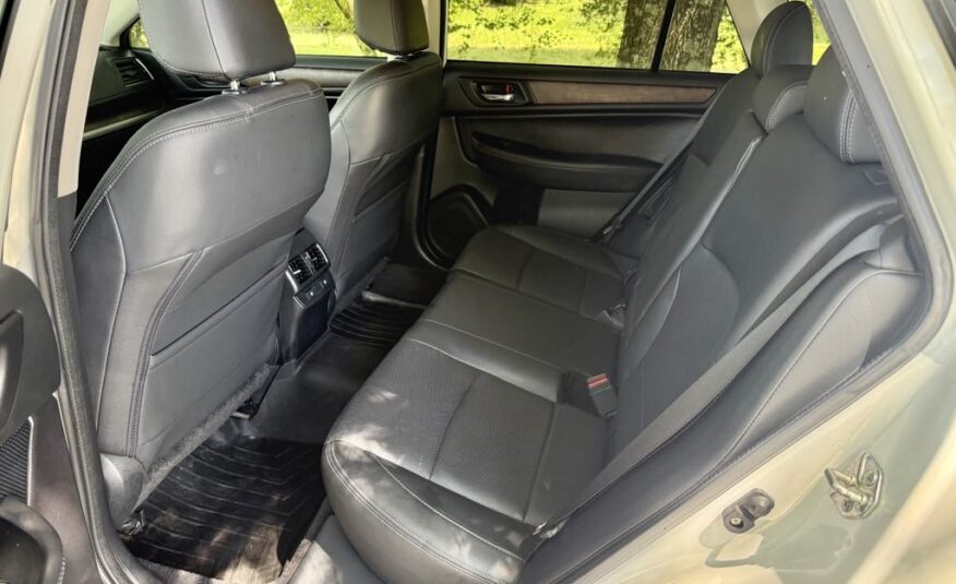 2016 Subaru Outback 3.6r Limited  <a href='http://www.carfax.com/VehicleHistory/p/Report.cfx?partner=DVW_1&vin=4S4BSENC5G3288153'><img src='http://www.carfaxonline.com/assets/subscriber/carfax_free_button.gif' width='120' height='49' border='0'></a>