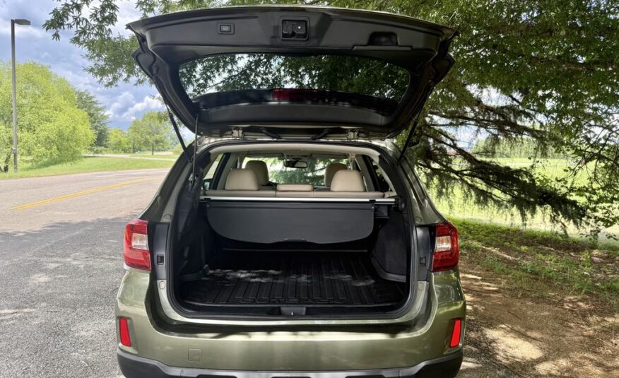 2015 Subaru Outback 2.5i Limited      <a href='http://www.carfax.com/VehicleHistory/p/Report.cfx?partner=DVW_1&vin=4S4BSBNC9F3286306'><img src='http://www.carfaxonline.com/assets/subscriber/carfax_free_button.gif' width='120' height='49' border='0'></a>