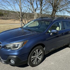 2019 Subaru Outback 3.6R Limited    <a href='http://www.carfax.com/VehicleHistory/p/Report.cfx?partner=DVW_1&vin=4S4BSENC6K3302103'><img src='http://www.carfaxonline.com/assets/subscriber/carfax_free_button.gif' width='120' height='49' border='0'></a>