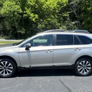 2017 Subaru Outback Limited <a href='http://www.carfax.com/VehicleHistory/p/Report.cfx?partner=DVW_1&vin=4S4BSANC4H3374578'><img src='http://www.carfaxonline.com/assets/subscriber/carfax_free_button.gif' width='120' height='49' border='0'></a>