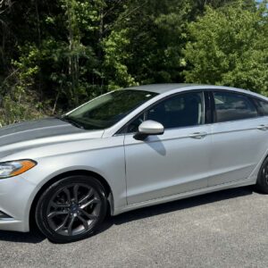 2018 Ford Fusion SE <a href='http://www.carfax.com/VehicleHistory/p/Report.cfx?partner=DVW_1&vin=3FA6P0HD9JR126409'><img src='http://www.carfaxonline.com/assets/subscriber/showmethecarfax.jpg' width='155' height='56' border='0' /></a>